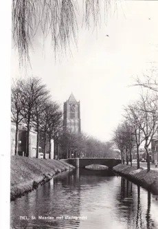 Tiel St.Maarten met stadsgracht