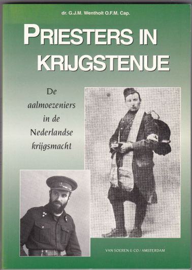 Priesters in krijgstenue