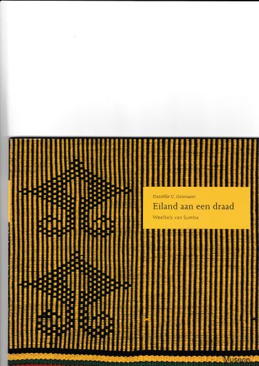 Eiland aan een draad Weefsels van Sumba