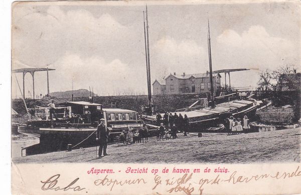Asperen Gezicht op de haven en de sluis